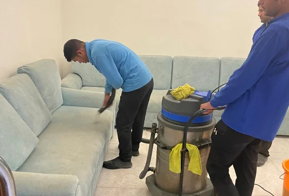 ليش منازل ومكاتب تحتاج شركة تنظيف كنب محترفة في حولي؟